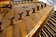 آموزش سازهای موسیقی ایرانی و جهانی با برترین مدرسان 